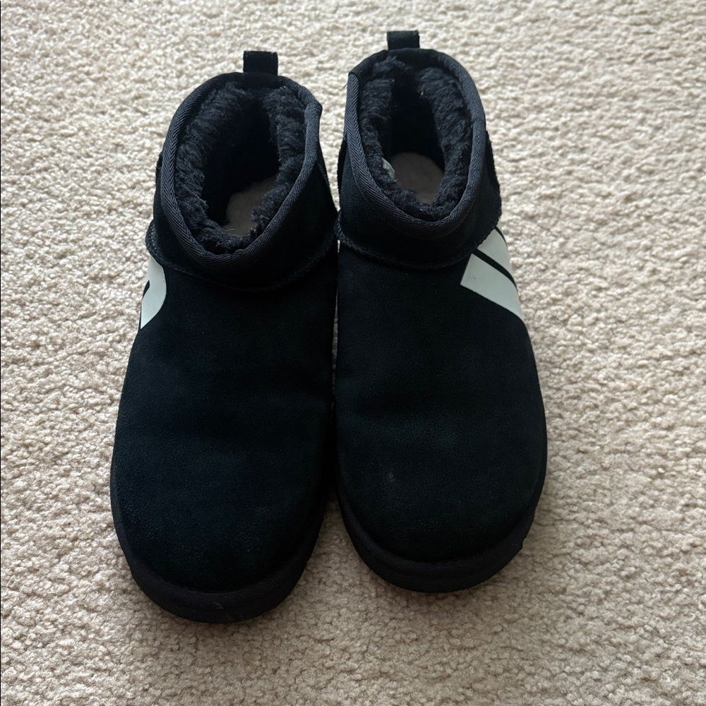 UGG Classic Ultra Mini Chopd Black Suede UGG Logo Ankle Boots Size US 9 Women - Picture 2 of 7